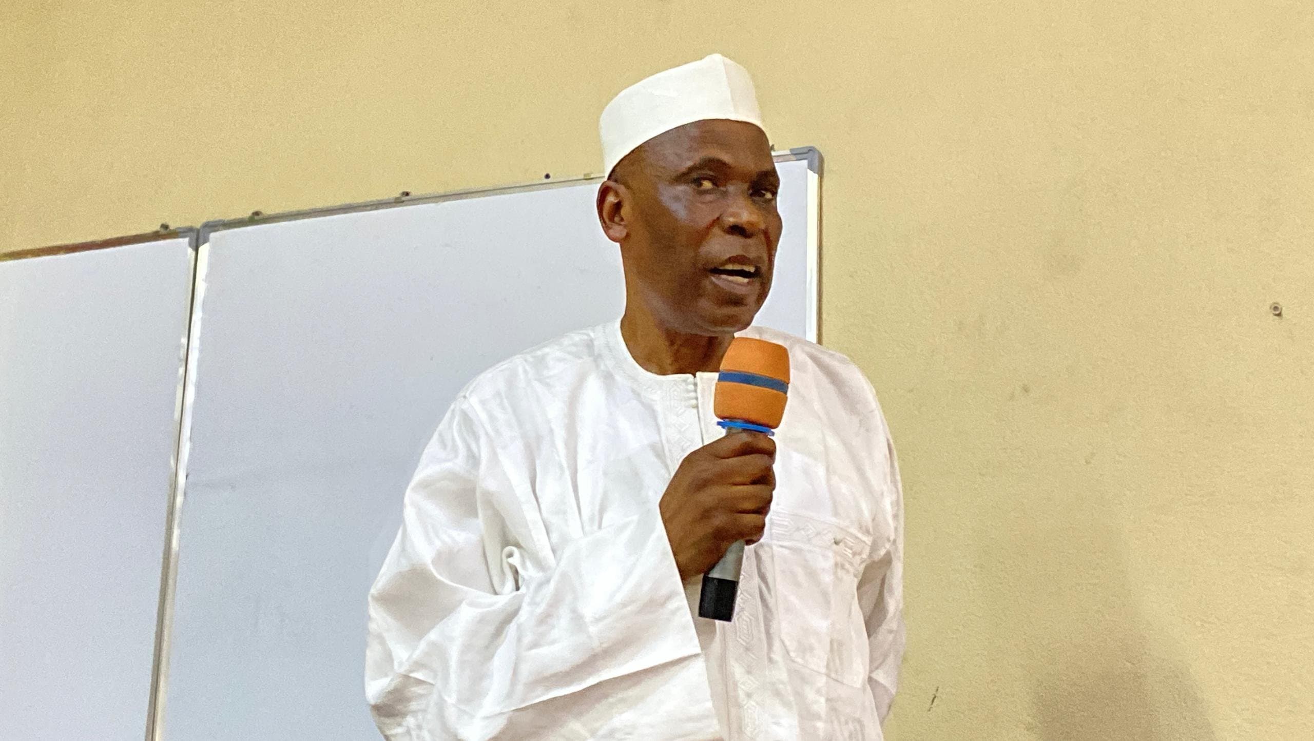 L'honorable Njingum Musa appelle à l'unité et à la collaboration lors de la session de l'Assemblée régionale du Nord-Ouest