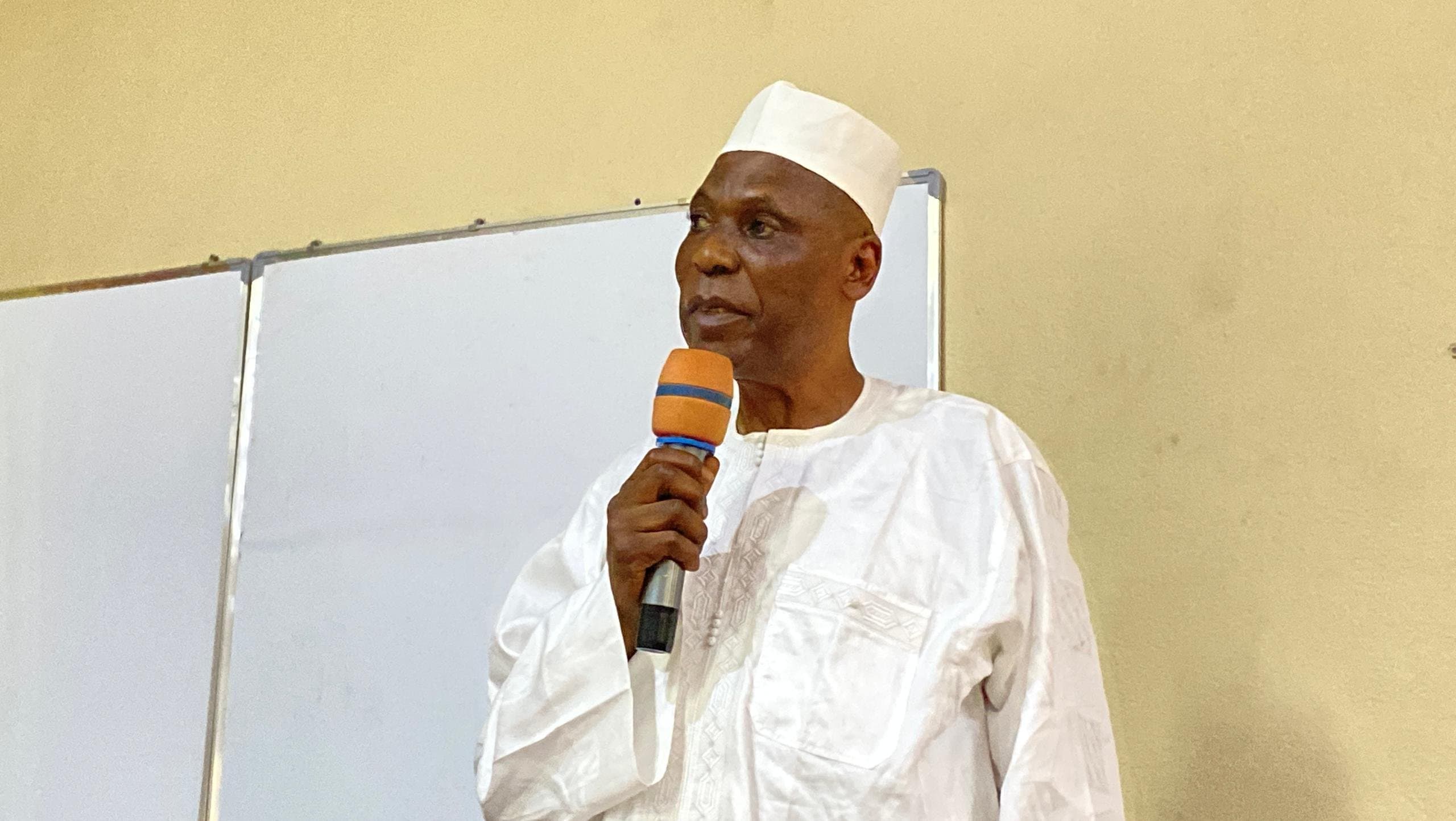 L'honorable Njingum Musa appelle à l'unité et à la collaboration lors de la session de l'Assemblée régionale du Nord-Ouest