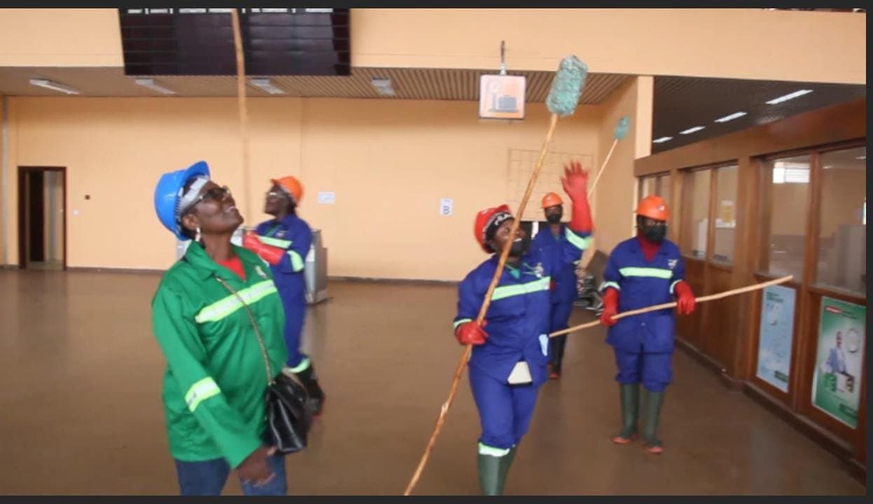 Les derniers préparatifs s'intensifient à l'aéroport de Bamenda en vue de la visite du pape