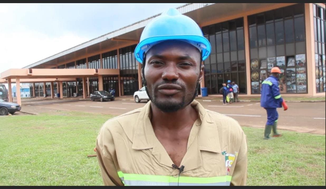Les derniers préparatifs s'intensifient à l'aéroport de Bamenda en vue de la visite du pape