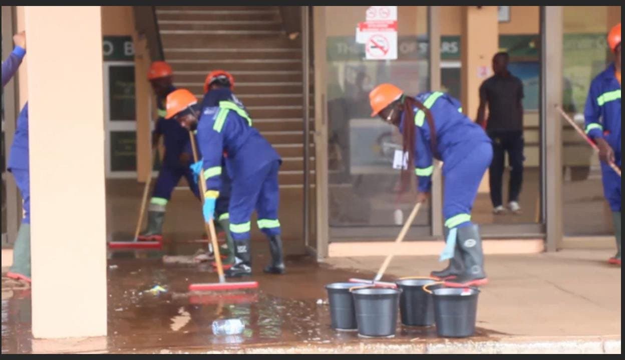 Les derniers préparatifs s'intensifient à l'aéroport de Bamenda en vue de la visite du pape