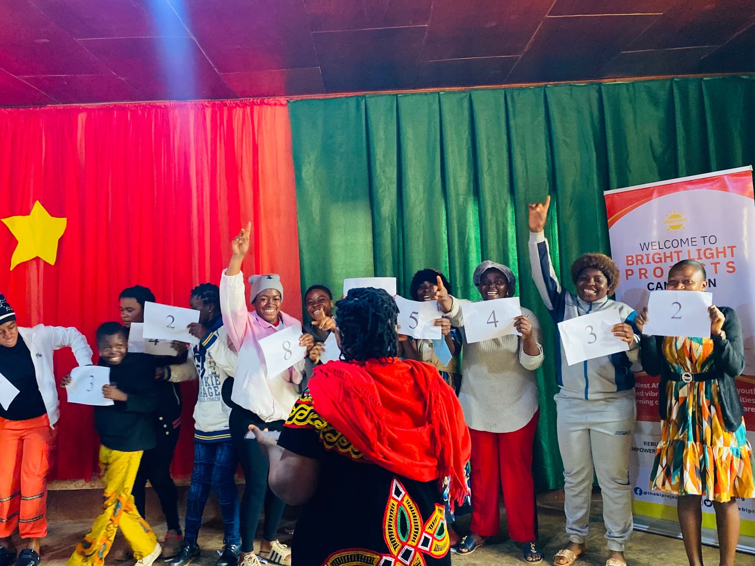 De survivantes à artisanes de la paix : « Bright Light Projects » aide les jeunes femmes victimes de conflits à Bamenda à prendre leur destin en main